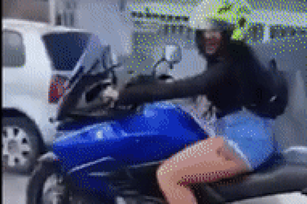 Nữ quái xế đua tốc độ với 4 ô tô cảnh sát nhận kết đắng-1