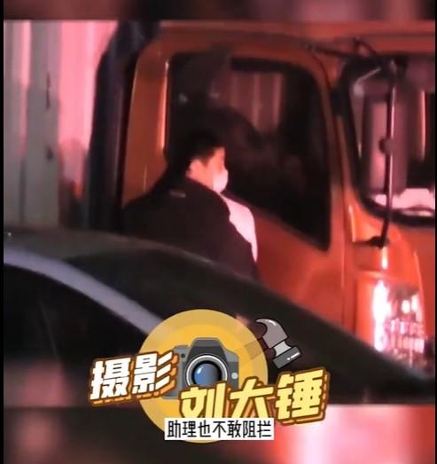 Tài tử Tây Du Ký say xỉn, tiểu bậy phản cảm trên đường-3