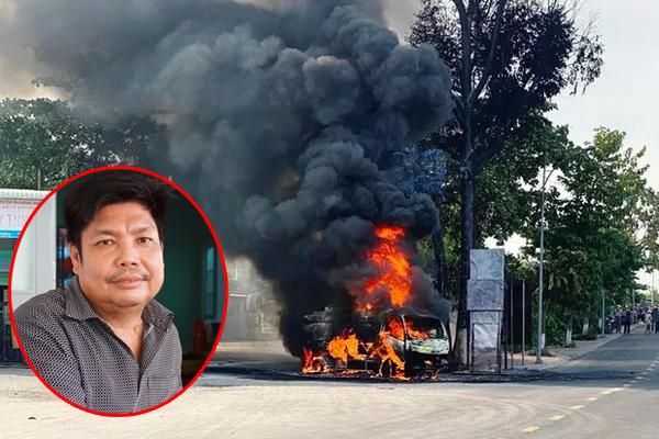 Clip: Nghịch dại, bé trai thiêu trụi xe ô tô đang đỗ trên đường-1