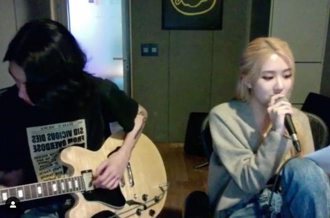 BLACKPINK Rosé và bạn trai tin đồn lên bìa tạp chí đôi-10