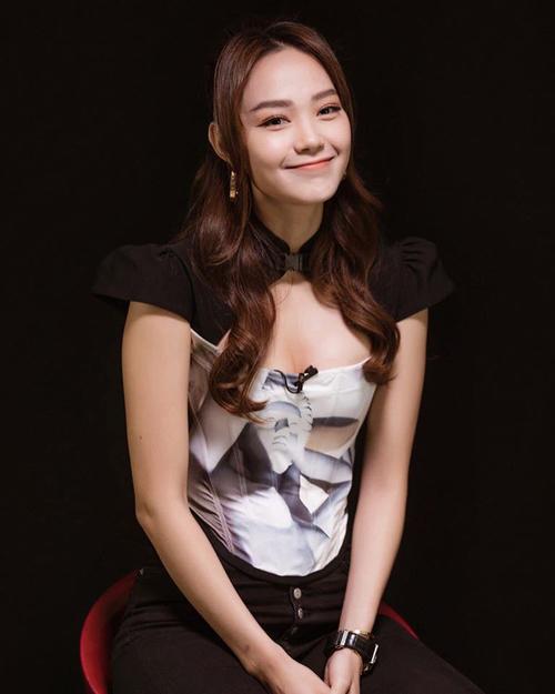 Đu trend áo khoét ngực, Lan Ngọc - Ngân 98 bức thở, Lệ Quyên lép kẹp-7