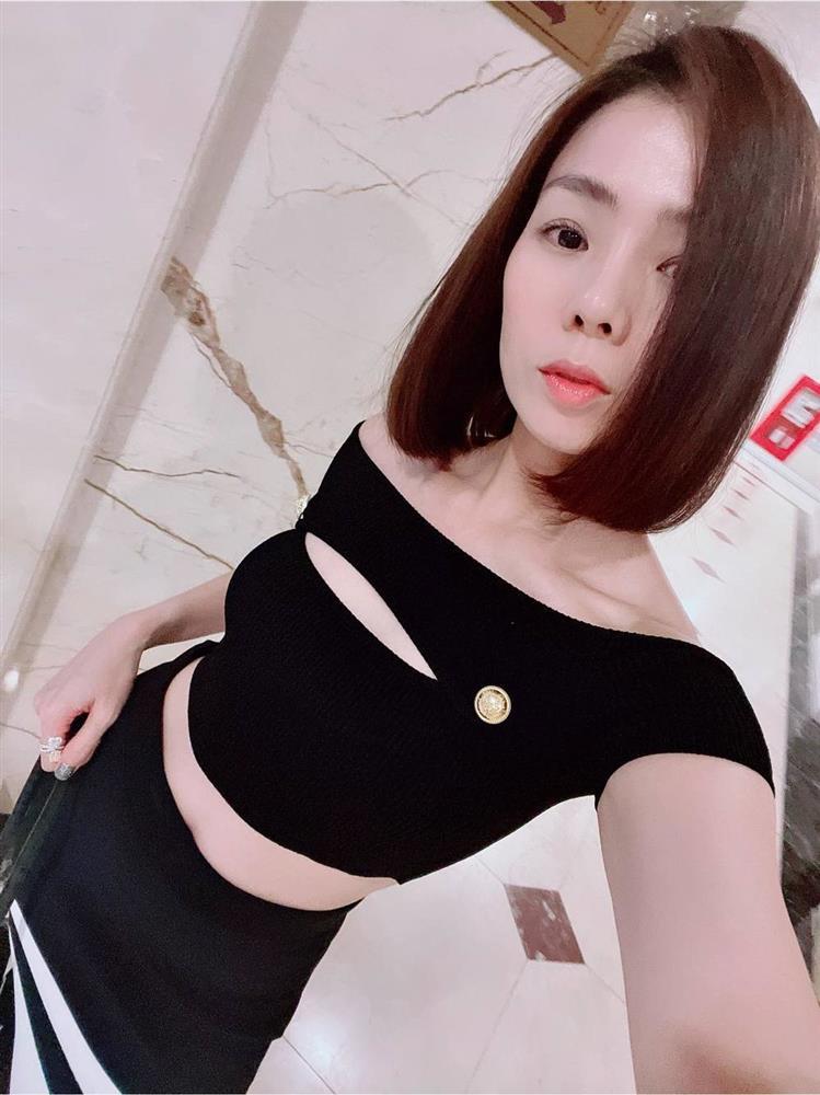 Đu trend áo khoét ngực, Lan Ngọc - Ngân 98 bức thở, Lệ Quyên lép kẹp-4