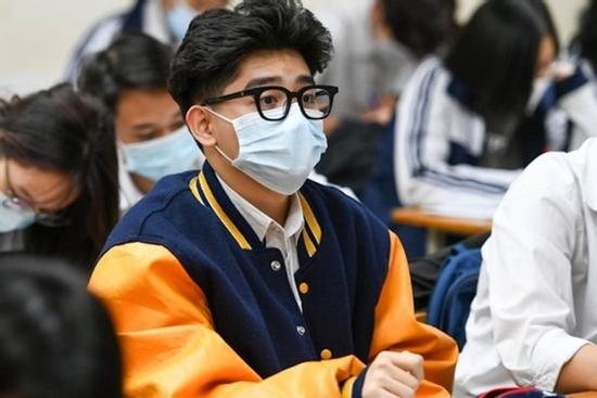 Nhiều tỉnh thành cho học sinh quay lại học trực tuyến