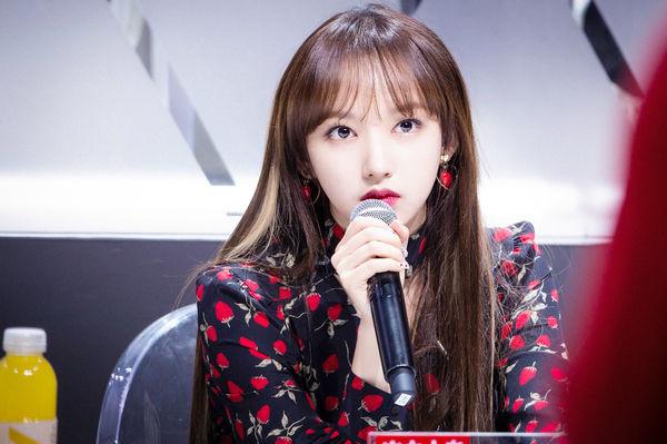 Trình Tiêu được biết đến với nghệ danh Cheng Xiao, tên tiếng Hàn là Seongso. Trình Tiêu đa tài, có khả năng ca hát, vũ đạo và diễn xuất. Tuy nhiên khi hoạt động cùng nhóm nhạc Hàn – Trung Cosmic Girls, tên tuổi của cô mãi vẫn chưa được ai biết đến.