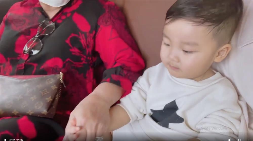 Clip cho thấy rõ mối quan hệ của Hòa Minzy và mẹ đẻ Minh Hải-2