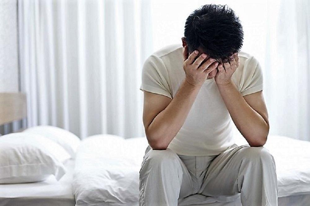 Người đàn ông bị con trai giẫm gãy của quý-1