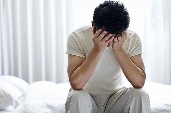 Người đàn ông bị con trai giẫm gãy 'của quý'