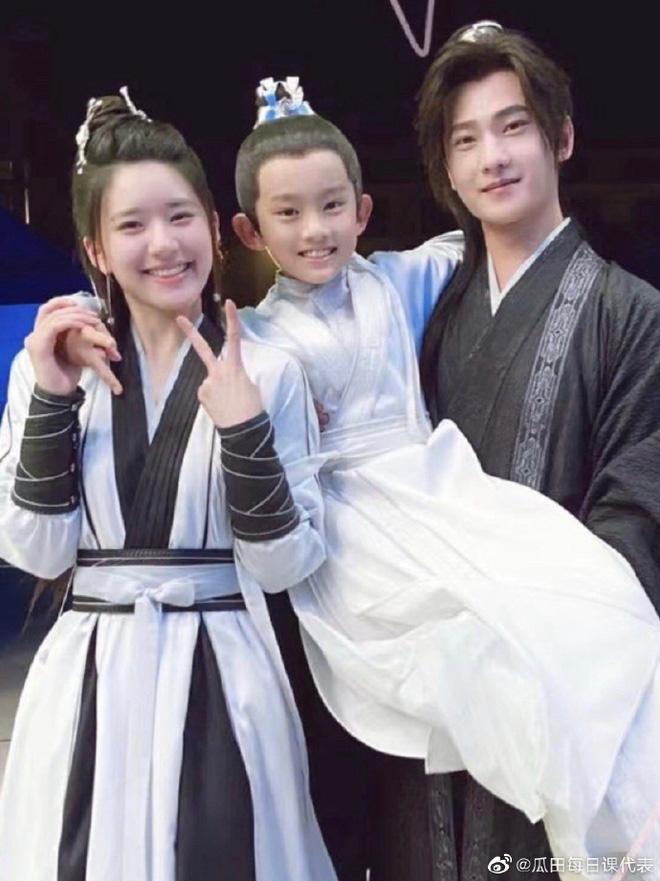 Showbiz 22/2/2022 sẽ có đại hỷ, netizen réo tên 4 cặp đôi hot-4