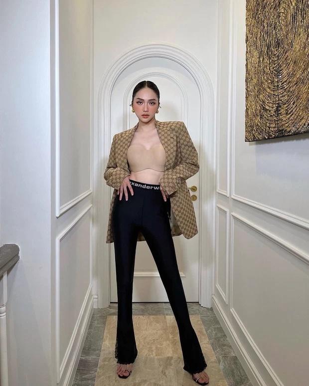 Hương Giang gây lú vì chiếc áo tàng hình như thể bán nude-1