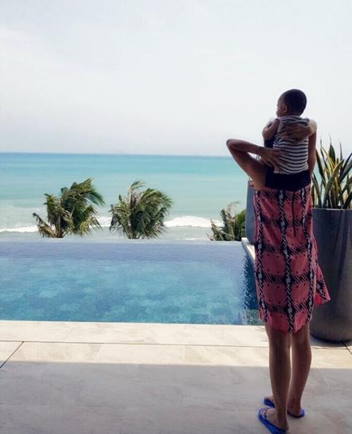 Sao Việt cõng con: Diệp Lâm Anh đi cà kheo, Hòa Minzy gây xót xa-5