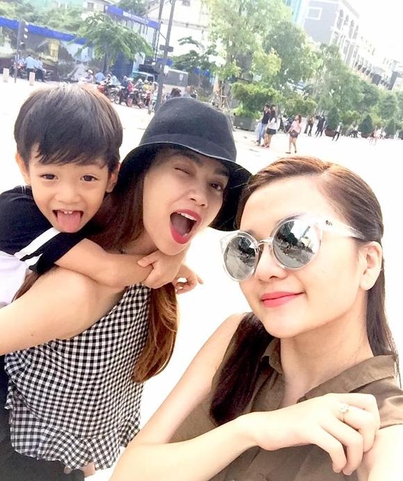 Sao Việt cõng con: Diệp Lâm Anh đi cà kheo, Hòa Minzy gây xót xa-6