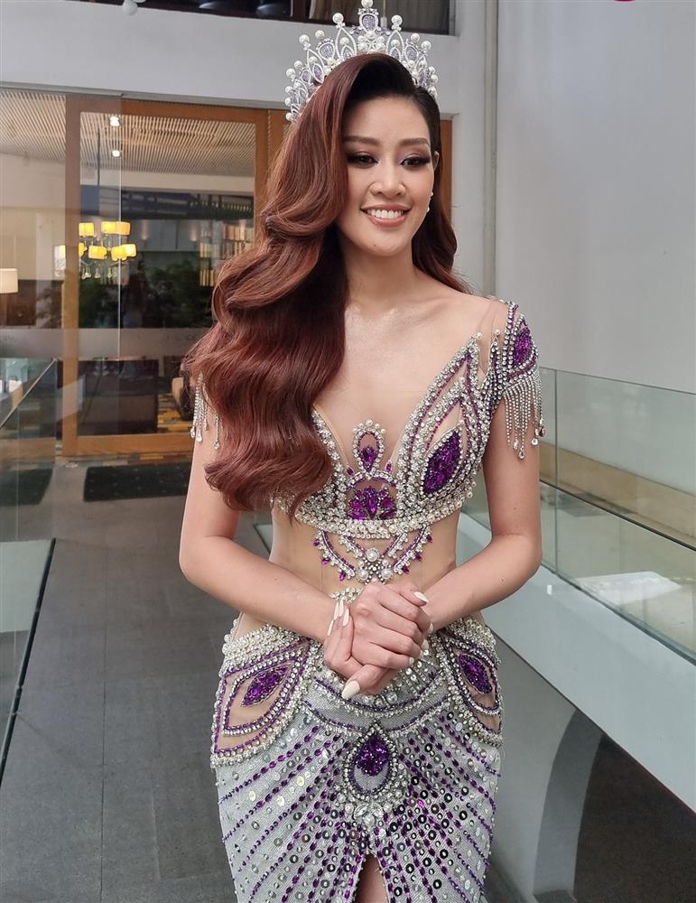 Hoàng Thùy gặp sự cố í ẹ khi catwalk trên thảm đỏ-8