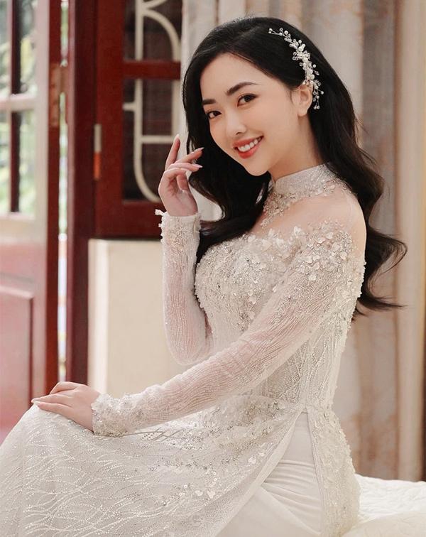 Hé lộ giá trị đắt đỏ áo dài vợ Hà Đức Chinh mặc trong đám cưới-2