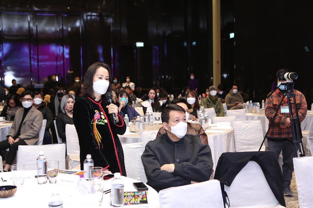 Ăn gậy bản quyền, Giáng Son rối não chọn gã khổng lồ bảo vệ-1