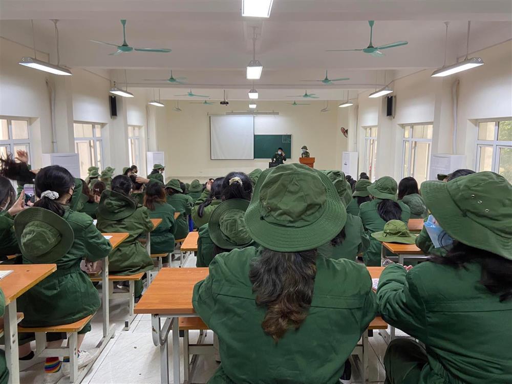 Sinh viên ĐH Kinh Tế Quốc Dân phải tắm nước lạnh trong thời tiết 10 độ-1