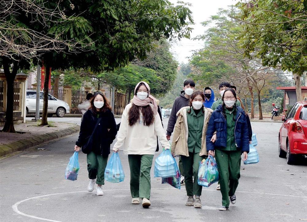 Sinh viên ĐH Kinh Tế Quốc Dân phải tắm nước lạnh trong thời tiết 10 độ-4