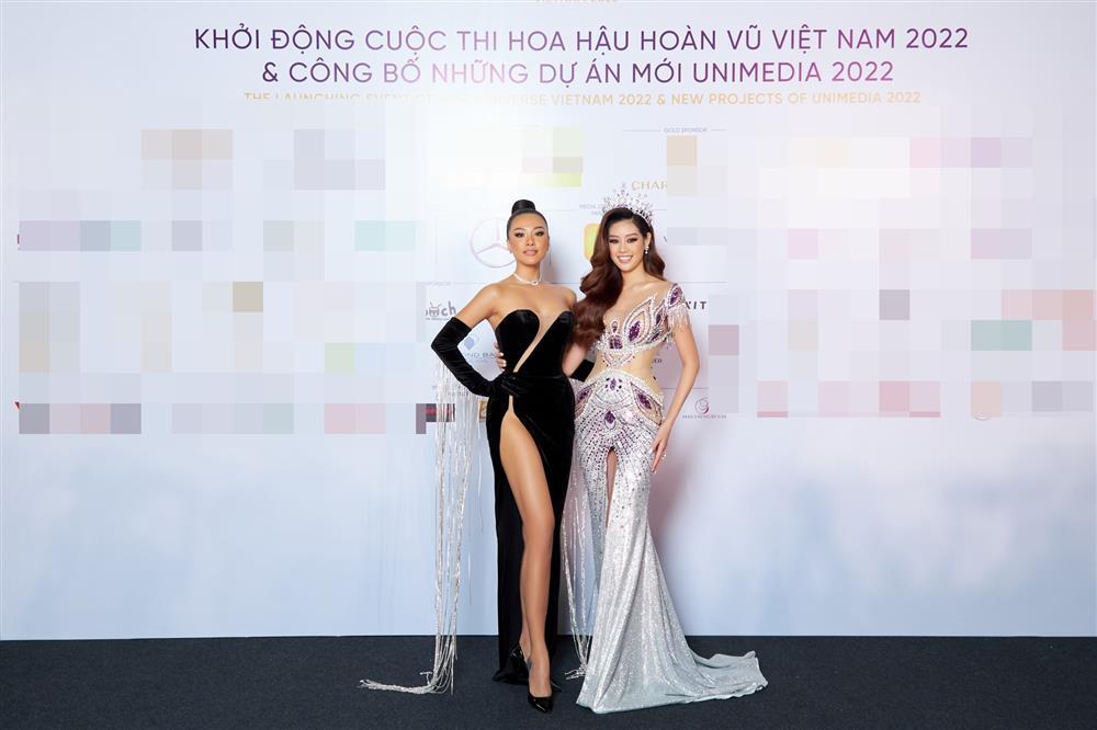 Hoa hậu Khánh Vân diện đầm xẻ cao đến nỗi tơ hơ cả tam giác-8