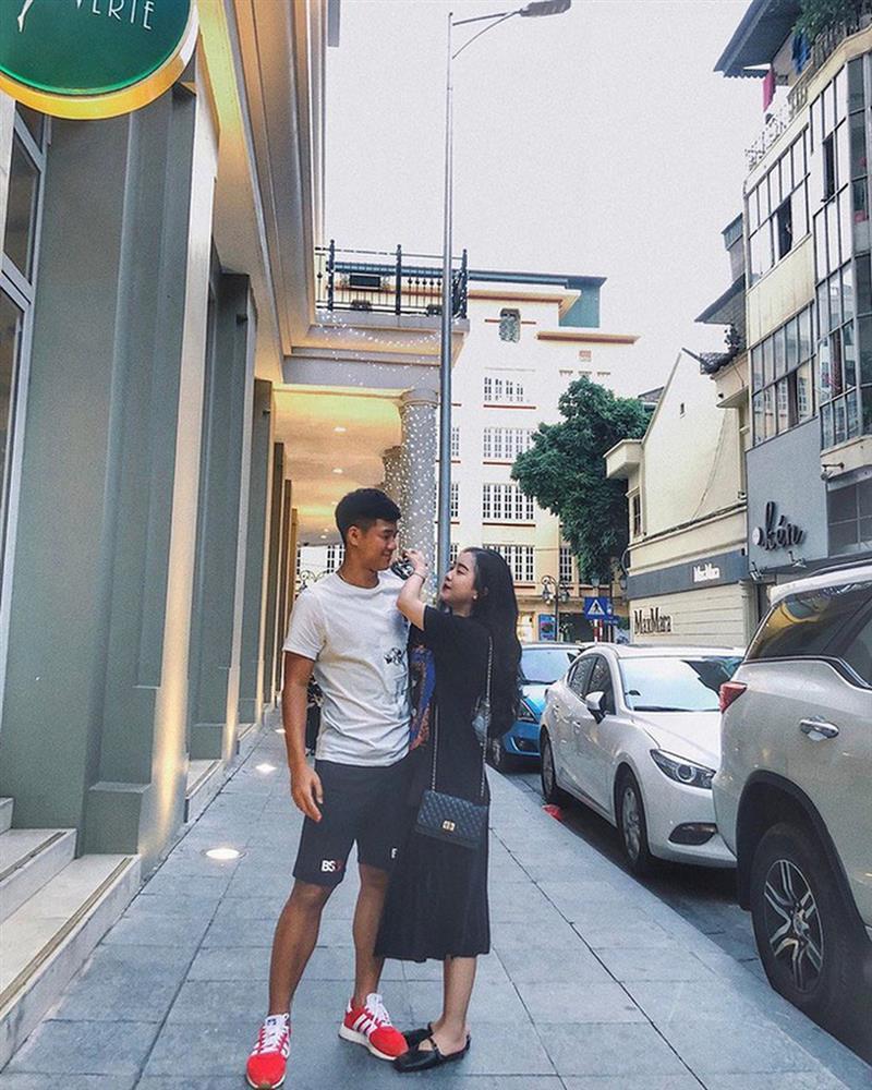 Vợ Đức Chinh: Kiếm tiền giỏi, từng bị chỉ trích đu bám bạn trai-4