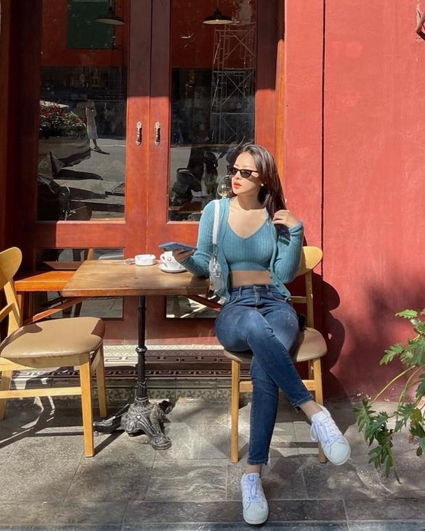 Sao Việt người kín bưng, kẻ hở hết cỡ với cardigan dáng ngắn-2