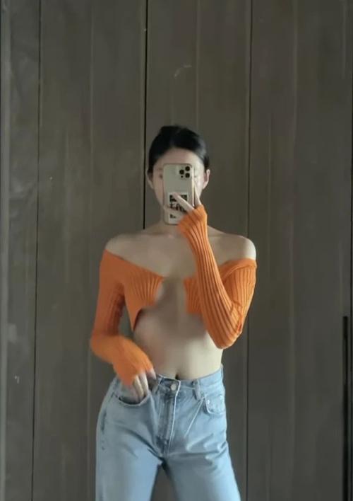 Sao Việt người kín bưng, kẻ hở hết cỡ với cardigan dáng ngắn-13