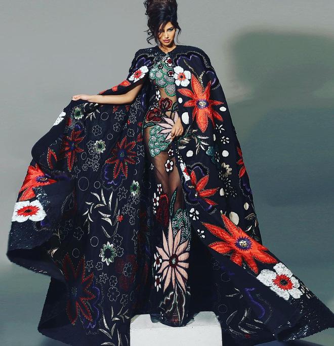 Miss Universe 2021 bị chê bắt chước Miss World 2000 mà còn chán hơn-6