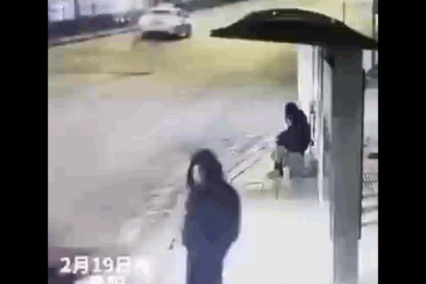 Xe khách giường nằm tông nhau kinh hoàng, hơn 10 người bị thương-2