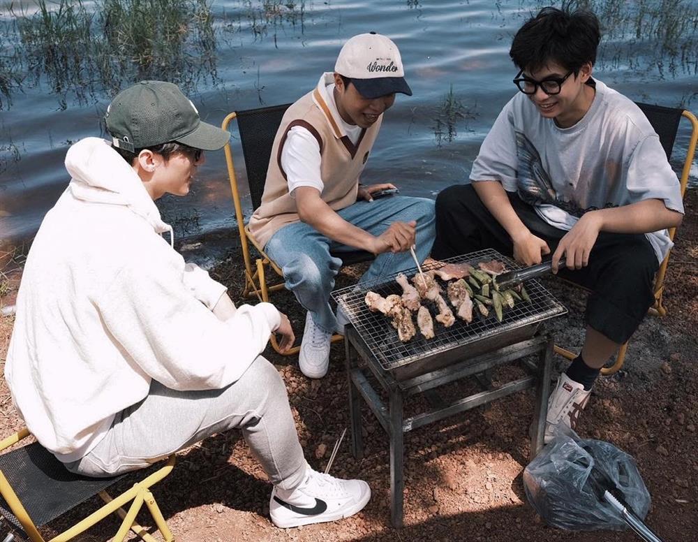 Sơn Tùng xí xóa màn xô đẩy Hải Tú bằng 1 pha diện đồ đôi cực ngọt-2