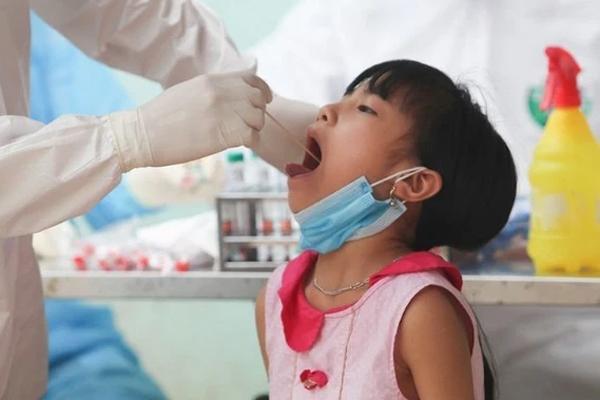 Cảnh báo nhiều cha mẹ cho con F0 uống đơn thuốc của người lớn-1