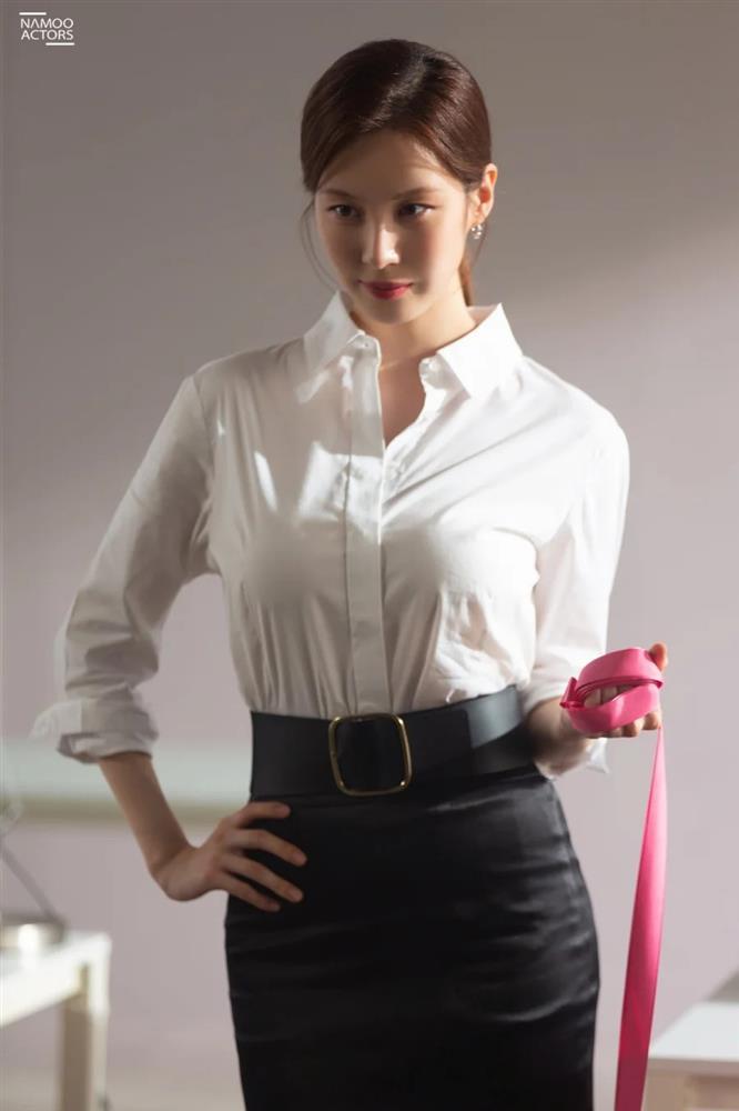 Học Park Min Young và Seohyun diện đồ công sở vẫn gợi cảm hết nấc-6