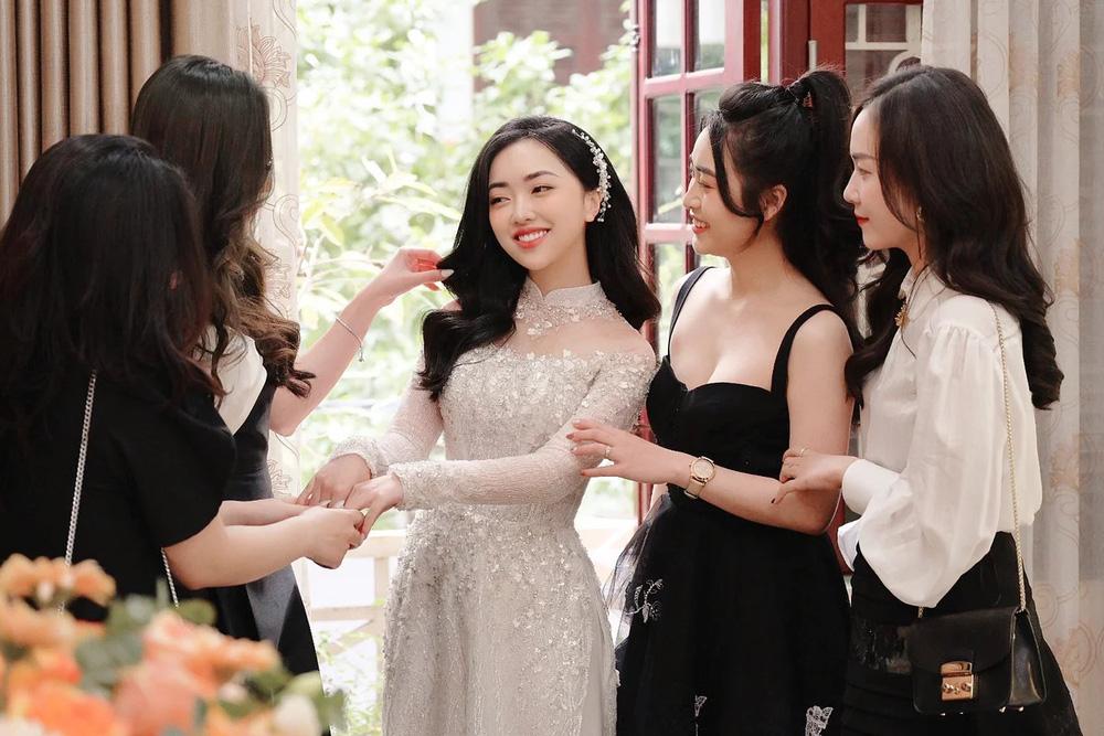 3 váy cưới vợ Đức Chinh: Thiết kế độc đáo, 6 tháng hoàn thiện-1