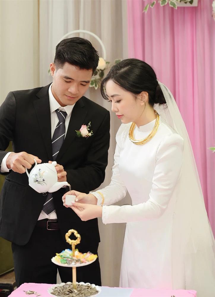 3 váy cưới vợ Đức Chinh: Thiết kế độc đáo, 6 tháng hoàn thiện-3