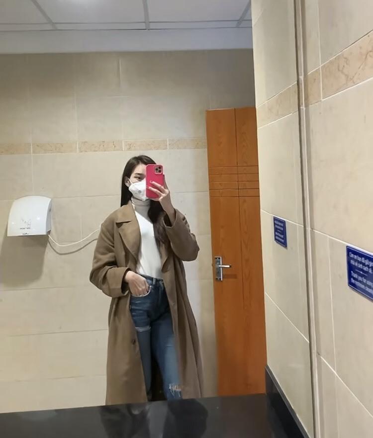 Sao Việt mặc như chết rét ở Hà Nội 8 độ, riêng Ngọc Trinh hở hết cỡ-6