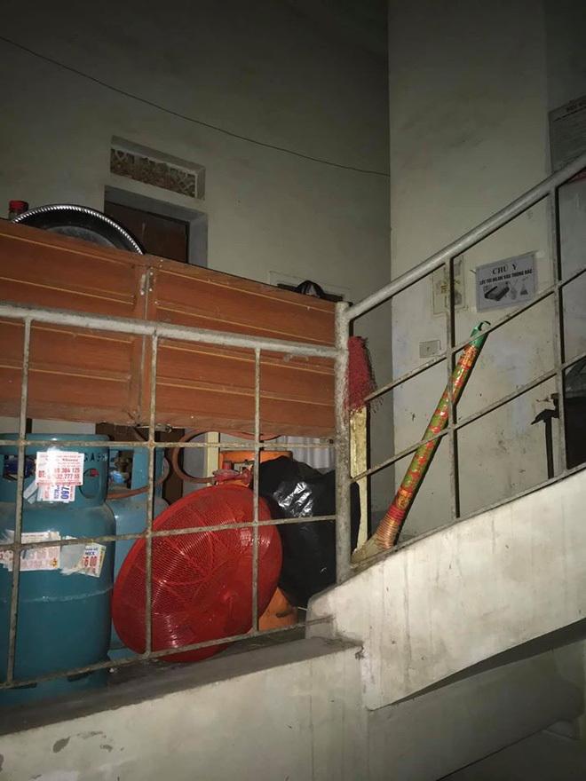 Vật thể lạ giữa hành lang khiến chàng trai bị một phen hú vía-1