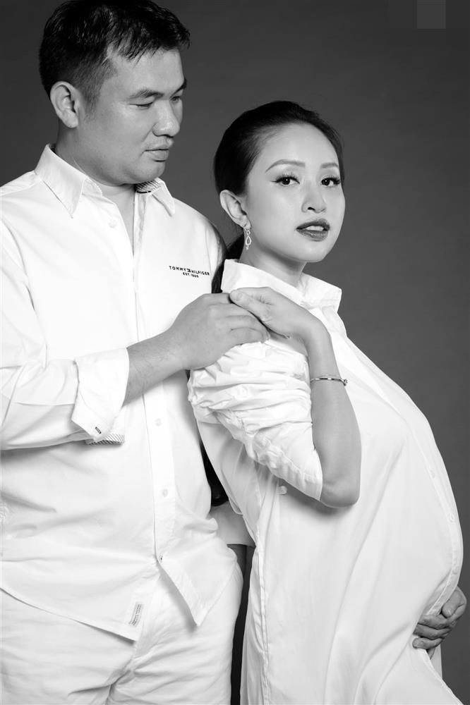 Bà bầu Vân Hugo phản ứng khi bị người lớn tuổi chửi-4