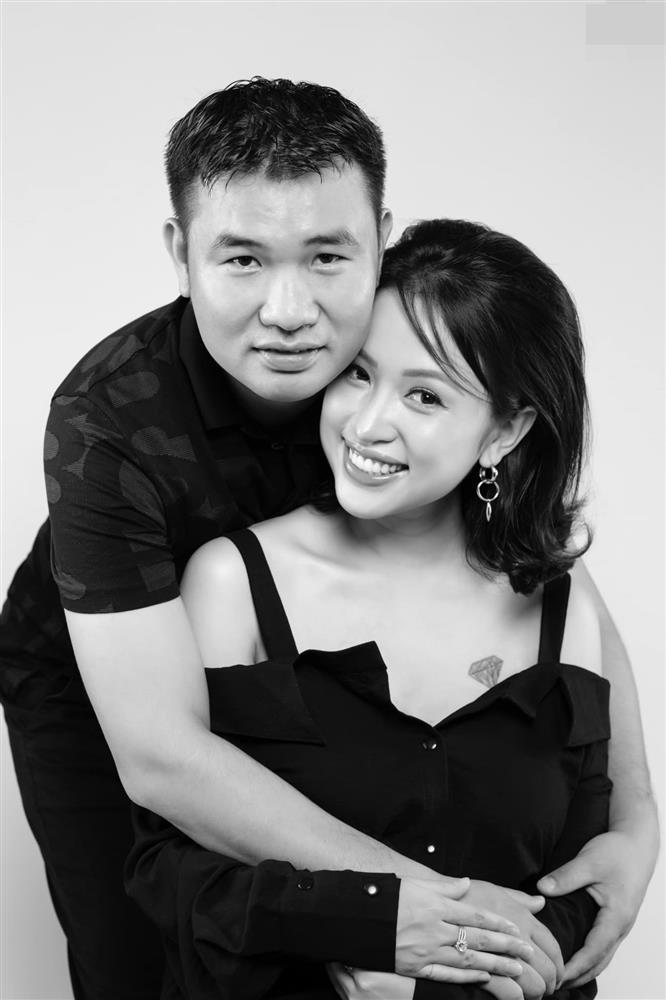 Bà bầu Vân Hugo phản ứng khi bị người lớn tuổi chửi-5