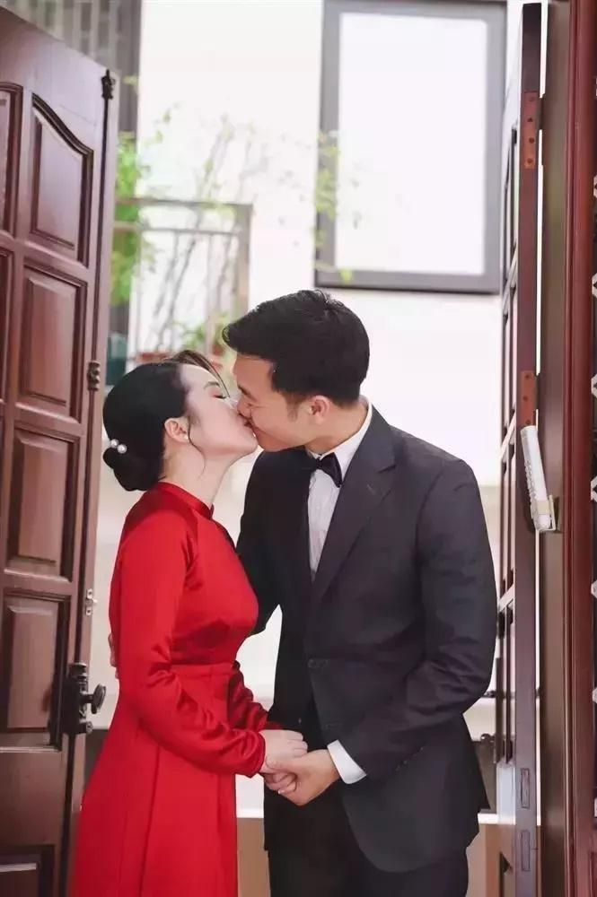 Vợ rich kid của cầu thủ Xuân Trường đã sinh con đầu lòng-4