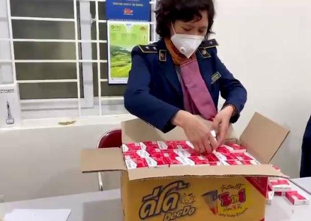 Thu giữ nhiều kit test và thuốc điều trị Covid-19 không có nguồn gốc-1