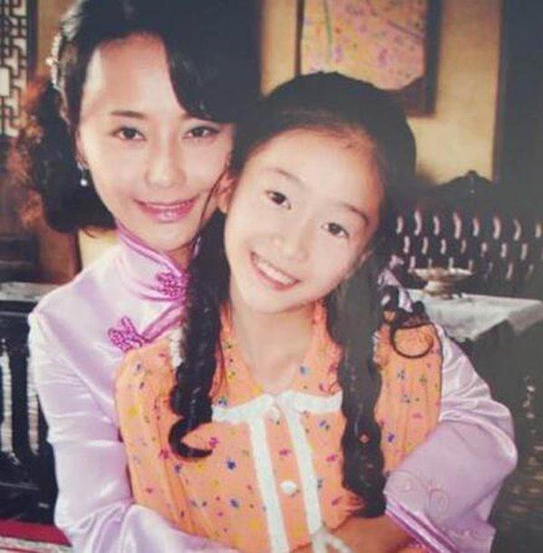 Sao nhí may mắn theo chị đi chơi lại được đạo diễn chấm, thành diễn viên đắt giá-1