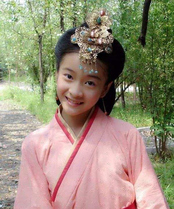 Sao nhí may mắn theo chị đi chơi lại được đạo diễn chấm, thành diễn viên đắt giá-3