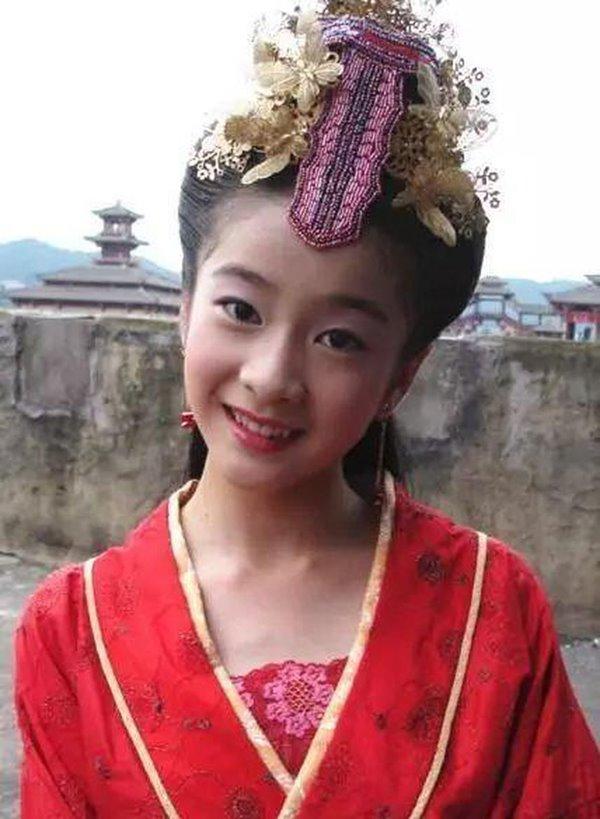 Sao nhí may mắn theo chị đi chơi lại được đạo diễn chấm, thành diễn viên đắt giá-4