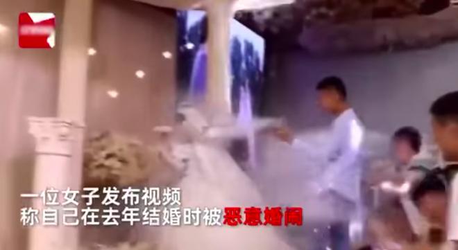 Bị hội bạn chú rể chơi ác, cô dâu khóc đòi ly hôn ngay trong tiệc cưới-2