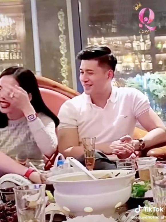 Lệ Quyên âu yếm Lâm Bảo Châu liền bị soi quên mặc áo ngực-3