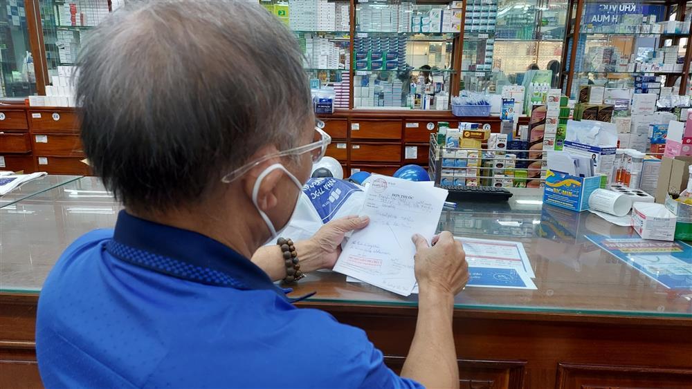 Ngày đầu bán thuốc chữa Covid-19: Không giấy xác nhận, F0 về tay không-1