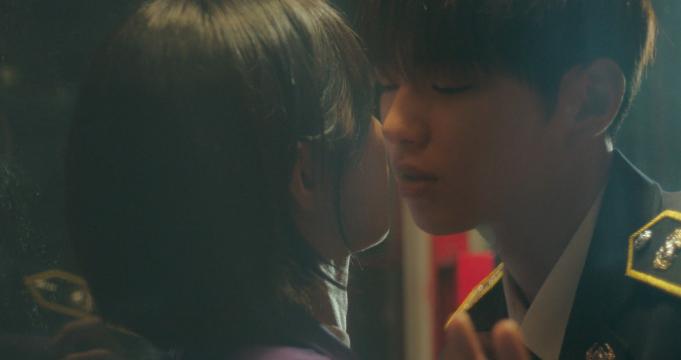 6 idol đang thổi luồng gió mới cho phim ảnh Hàn: Kang Daniel thánh hôn-4