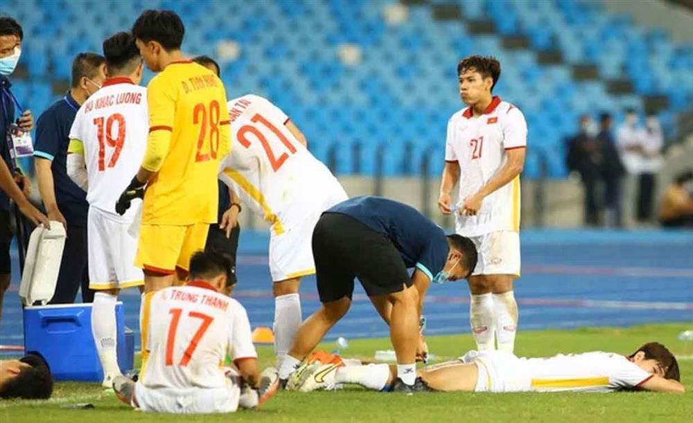 Bật mí lời dặn HLV U23 Việt Nam khi cho thủ môn đá tiền đạo-2