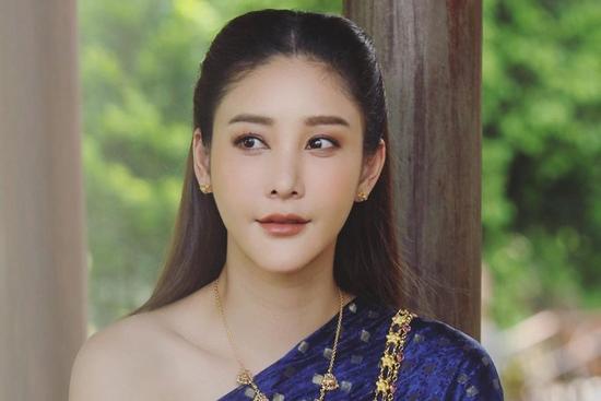 Nữ diễn viên 'Chiếc Lá Cuốn Bay' rơi sông, chưa tìm thấy người