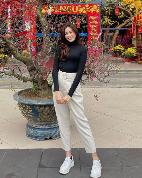 Thời trang đi học của Hoa hậu Việt Nam Thanh Thủy so với Đỗ Thị Hà-5