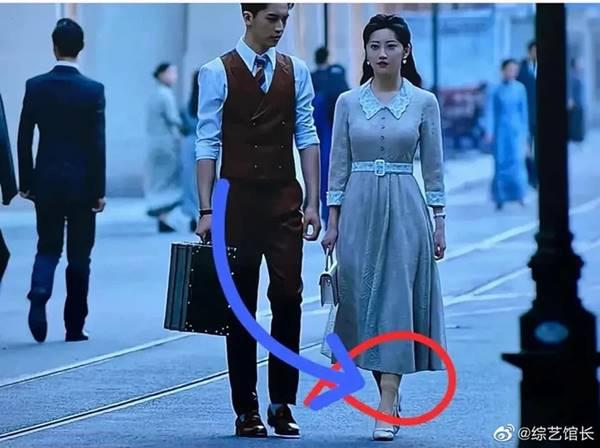 Cảnh Điềm đóng phim thiếu chuyên nghiệp, mang tất kéo phủ ống quần-4