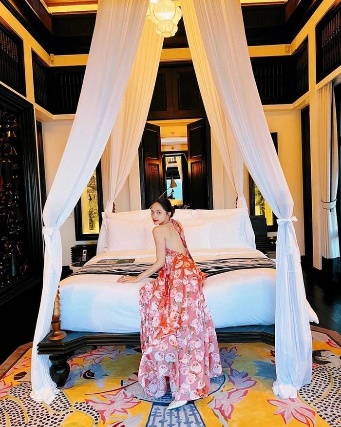 Vòng eo 54 của Hương Giang hoá lùm xùm vì cách tạo dáng tai hại-4