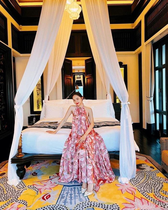 Vòng eo 54 của Hương Giang hoá lùm xùm vì cách tạo dáng tai hại-5